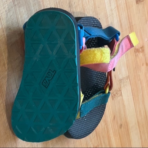 Set of 2: 1) Tom’s slip on shoes. Velcro closure & 2) Teva multicolored sandals - Picture 7 of 7